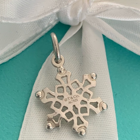 🎄🎄🎄🎄🎅🤶🔥🔥🔥🔥Tiffany & Co Snowflake Charm -RETIRED - Picture 5 of 7